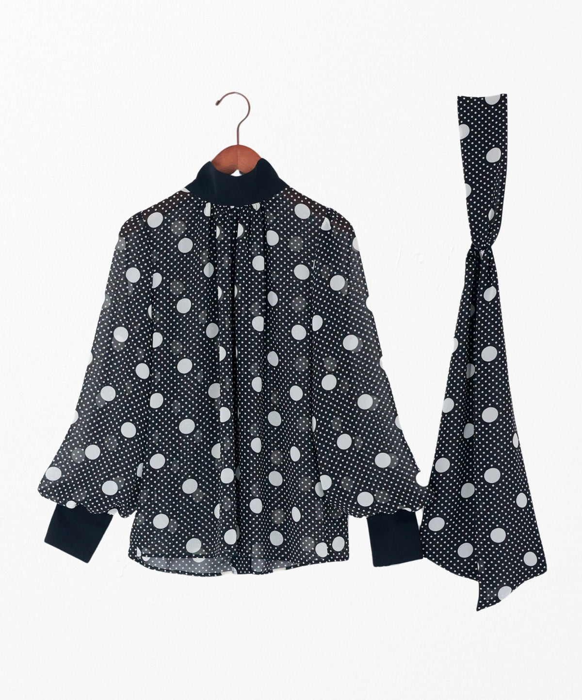 【定価23,100円美品！！】オーラティエ　オーラブラウス　ドット柄 ドットオーラブラウス — AURATiER